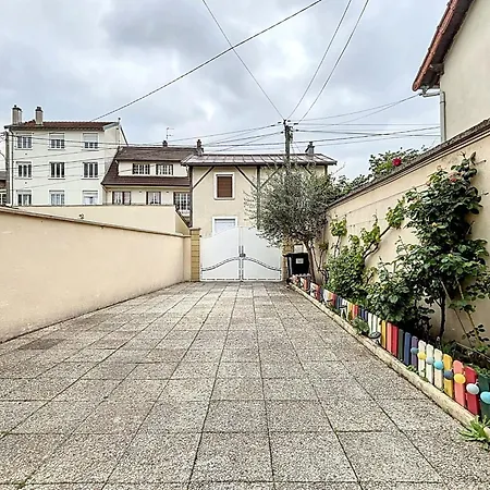 Cosy House With Garden Near Paris Дом отдыха *