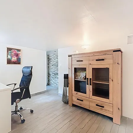 Cosy House With Garden Near Paris Альфорвилль