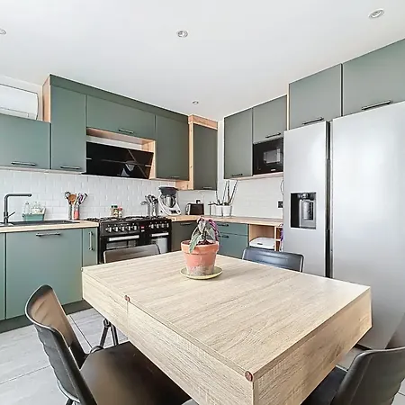 Cosy House With Garden Near Paris Holiday home Alfortville